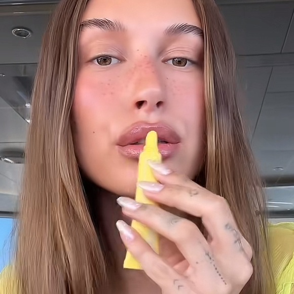 Rhode Peptide Lip Treatment Lemontini 🍸🍋 - Picture 1 of 10